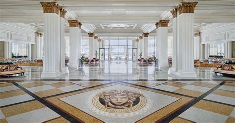 grand suit con vista torrente hotel versace dubai|palazzo versace suites.